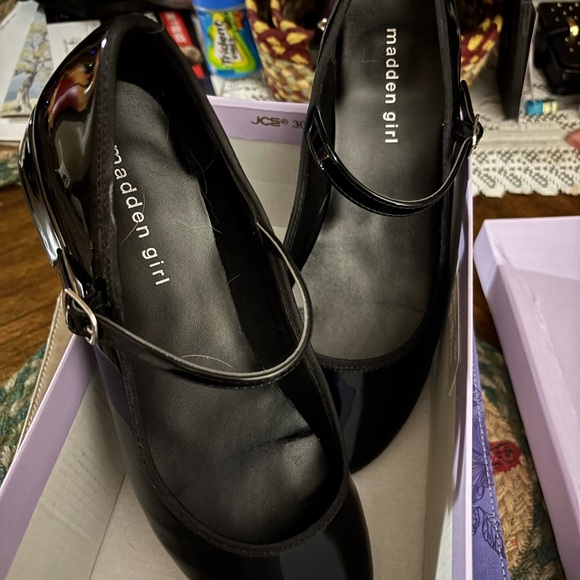 Madden Girl Black Patent Mark Jane’s - Picture 2 of 5